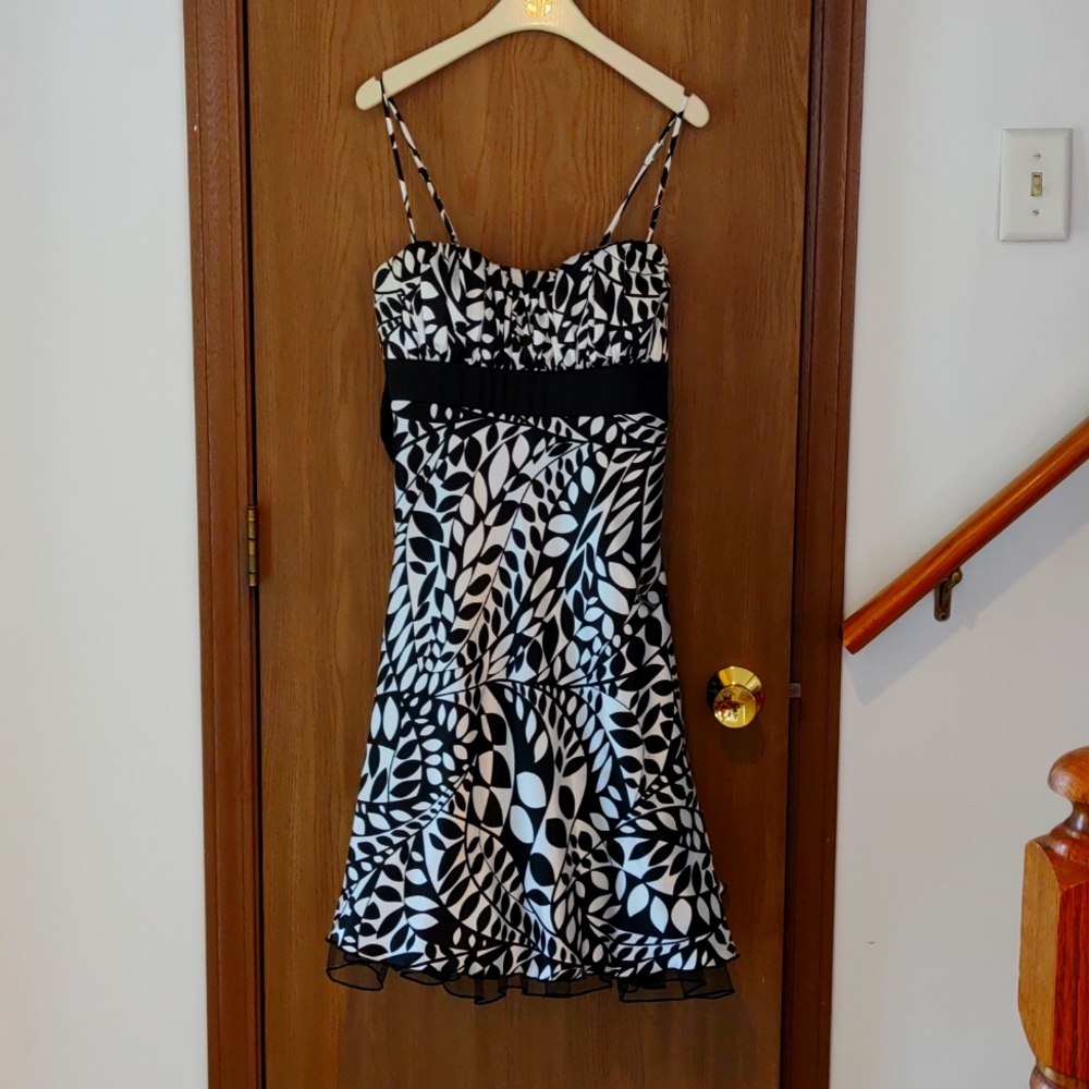 Speechless formal dress, black & white leaf print, Juniors size 5